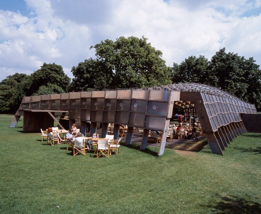Figure 0.14: Álvaro Siza, and Eduardo Souto de Moura, with Cecil Balmond, Serpentine Pavilion, 2005, Kensington Gardens, London. Courtesy of the Serpentine Gallery. Photograph: James Winspear.