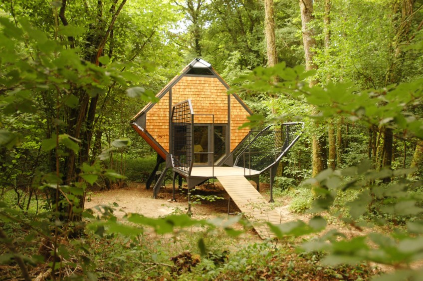 Figure 0.9: Matali Crasset, Feral House/Le Nichoir (Maison Sylvestre), 2011, Le Vents de Forêts Contemporary Art Program, Fresnes au Mont, Bois de Paroches, Lorraine. Courtesy of Matali Crasset Productions. Photograph: Lucas Fréchine.