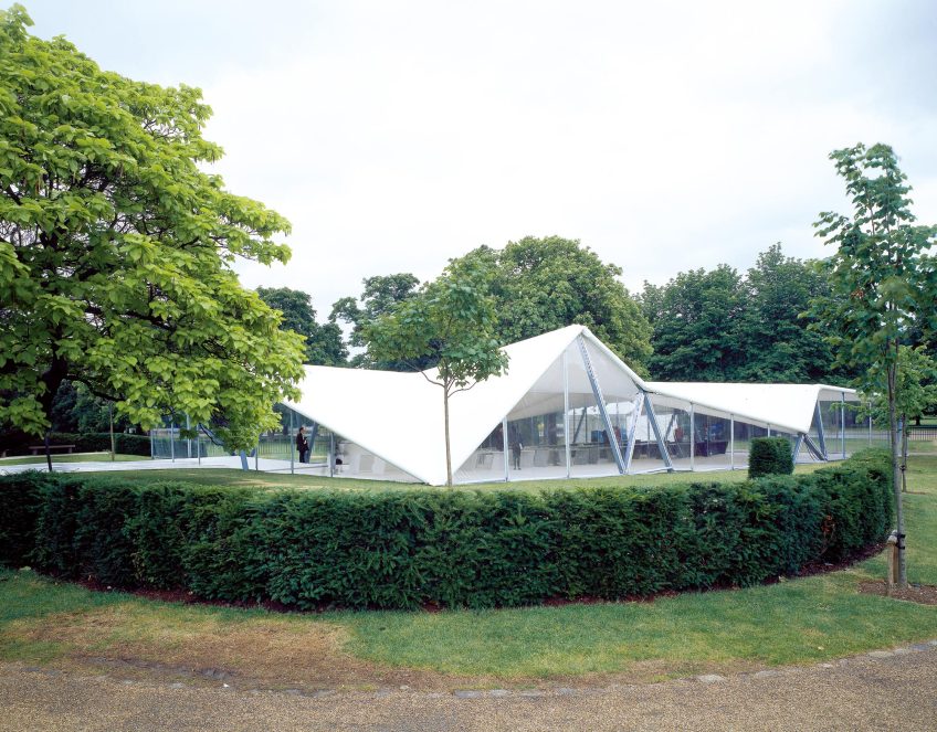Figure 1.5: Zaha Hadid, Serpentine Gallery Pavilion, 2000. Courtesy of the Serpentine Gallery. Photograph: Hélène Binet.