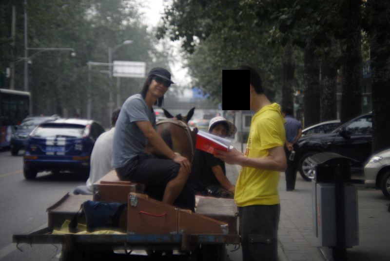 Figure 13.13: Yam Lau with a visitor from the ‘Department of Culture’. Courtesy of the artists.