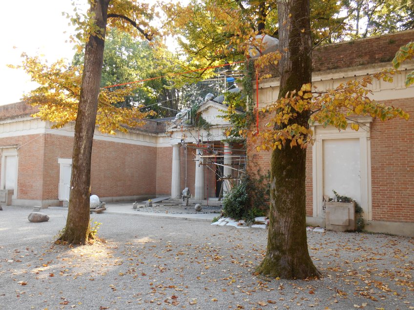 Figure 3.16: View looking east toward the American pavilion, designed by Williams Adams Delano and Chester Holmes Aldrich in 1930, showing part of a site-specific installation above the pediment called Triple Point (2013) by Sarah Sze. Photograph: Joel Robinson.